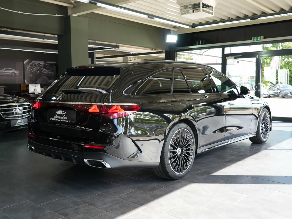 Mercedes-Benz E 300 e T-Modell AMG Line Advanced Superscreen - Image 7