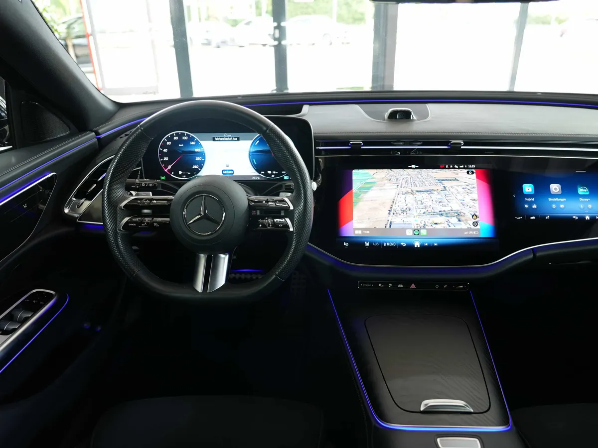 Mercedes-Benz E 300 e T-Modell AMG Line Advanced Superscreen - Image 17