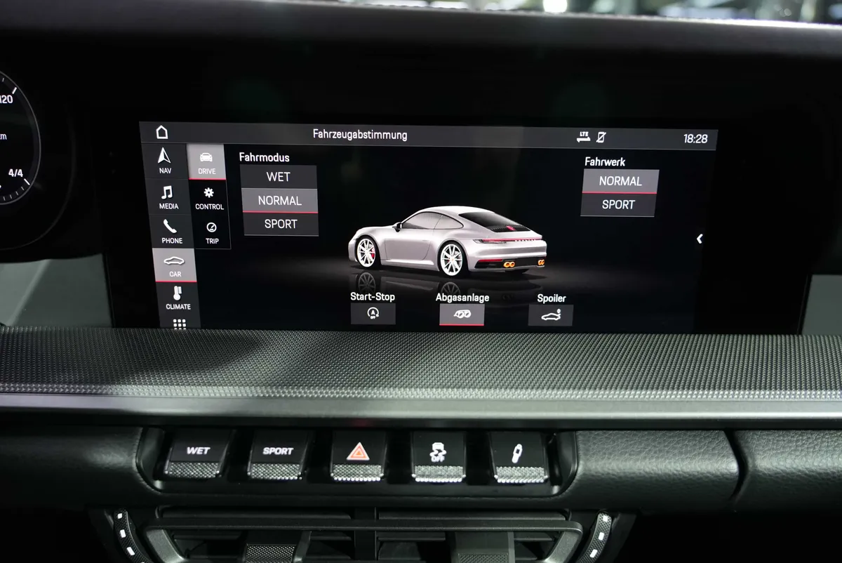 Porsche 911 Carrera S (992) - Image 24