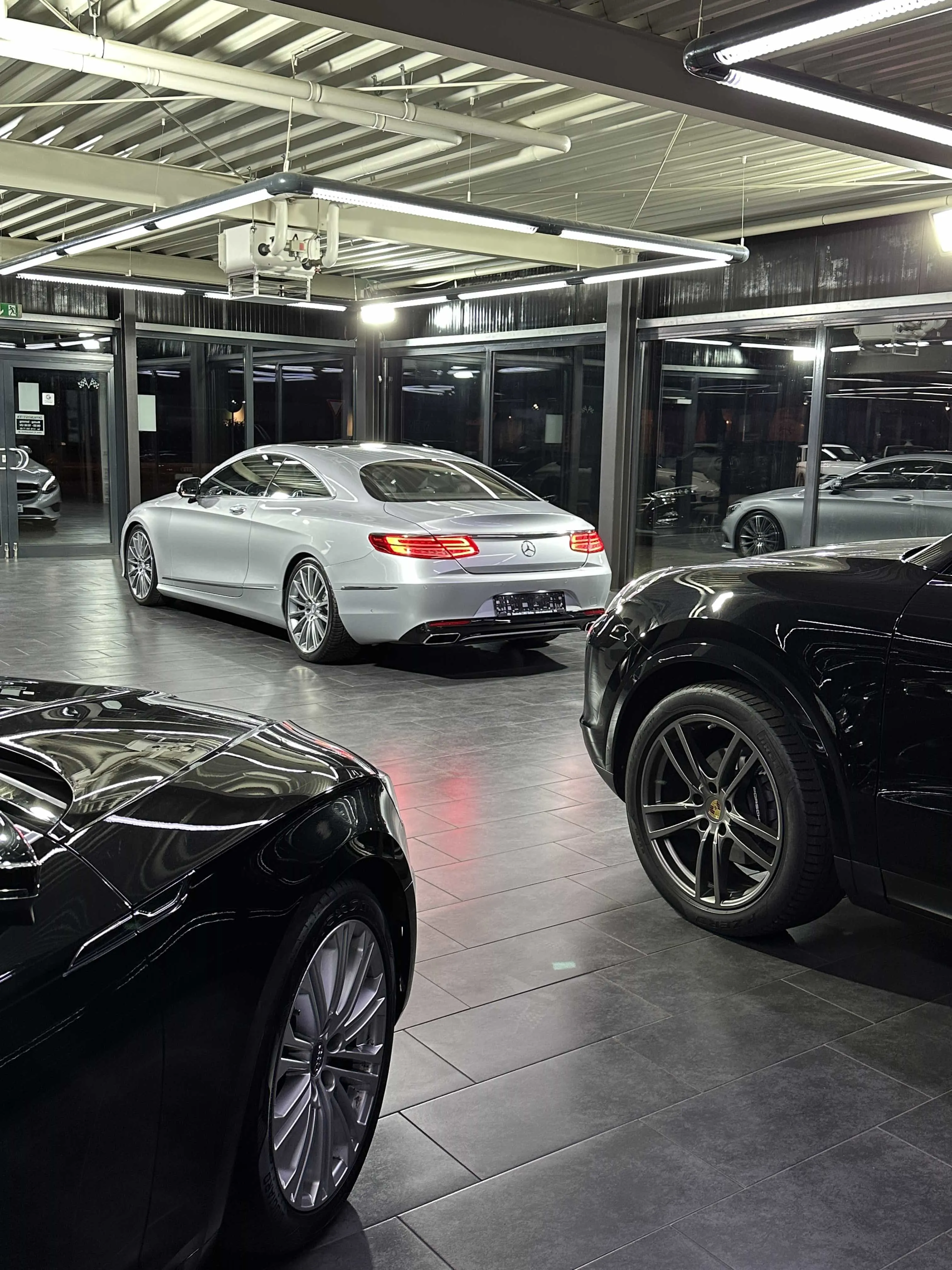ein Mercedes in silber in unserem Autohaus in Hannover