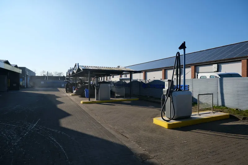 Leistungsstarke Staubsaugeranlagen und Mattenreiniger für die Innenraumpflege