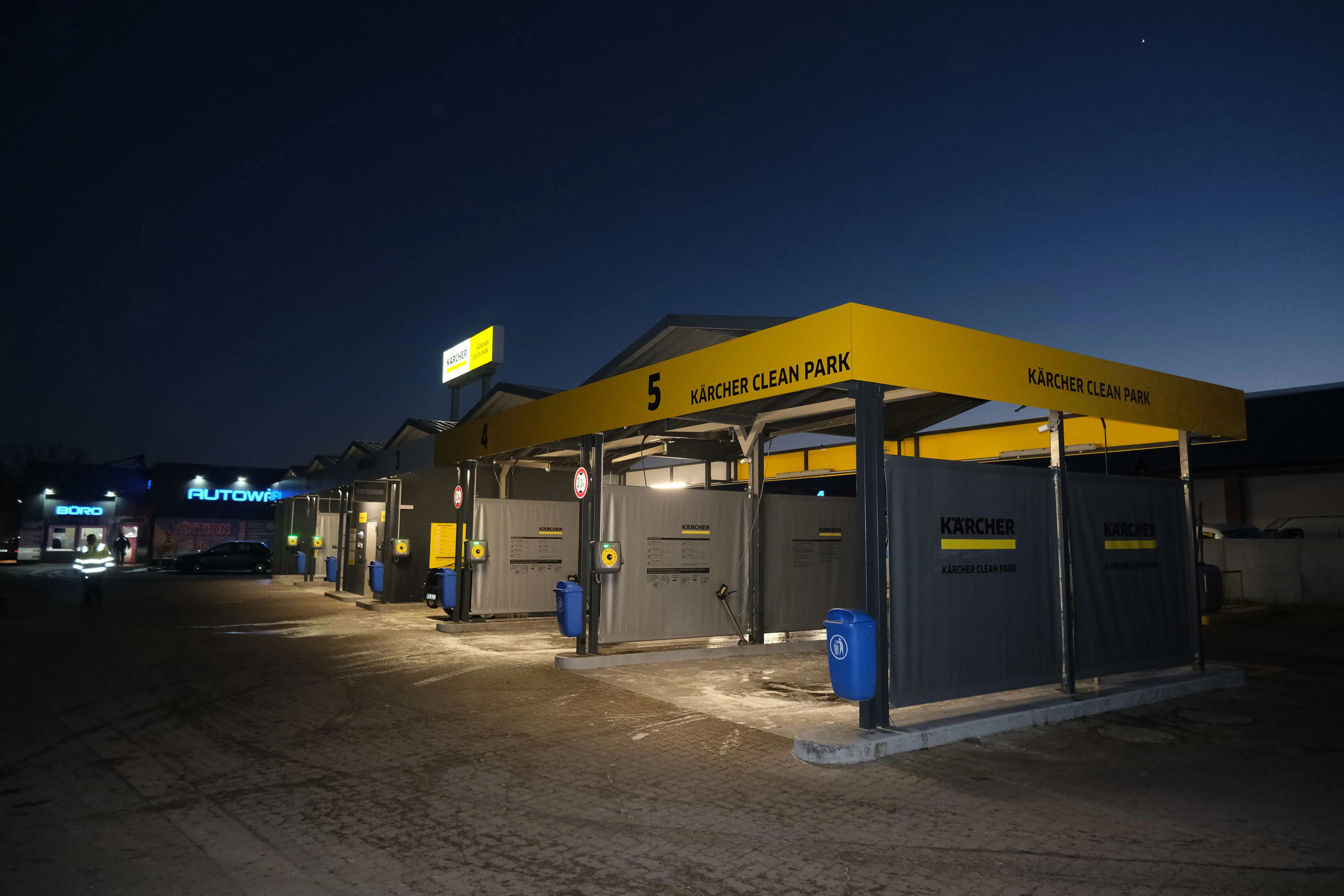 Hochdruckreiniger in der SB-Waschanlage Hannover