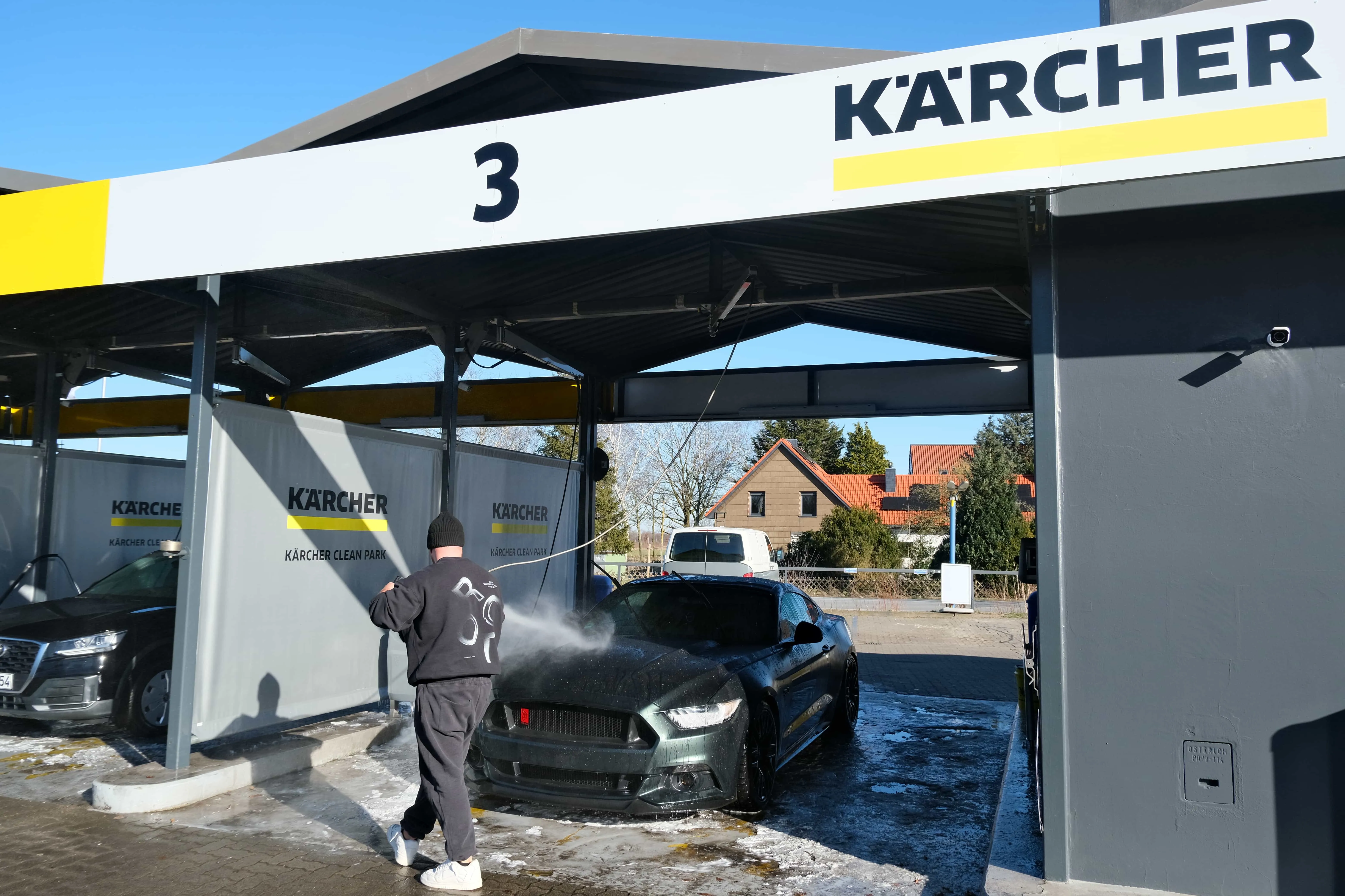 Einfahrt zur Premium Autowaschanlage in Hannover